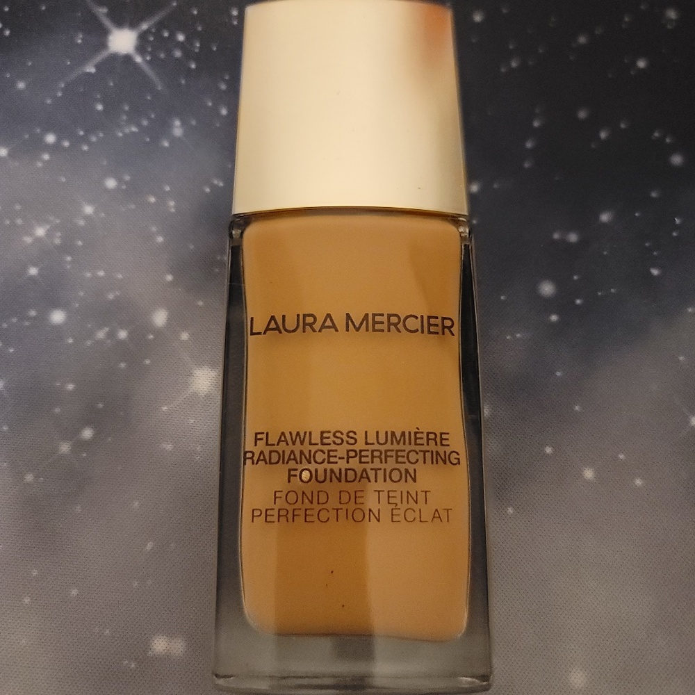 New without box-Laura Mercier Flawless Lumière Foundation - 3W1 Dusk shade